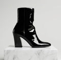 Botines negros de tacón ancho y acabado brillante